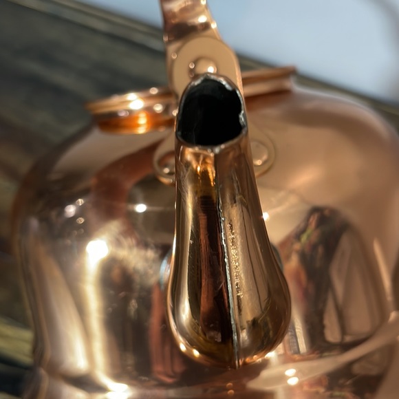 Solid copper teapot with wooden top handle. Missing lid. - Picture 8 of 11